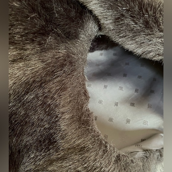 Banana Republic - Gray Faux Fur Vest - Picture 14 of 17